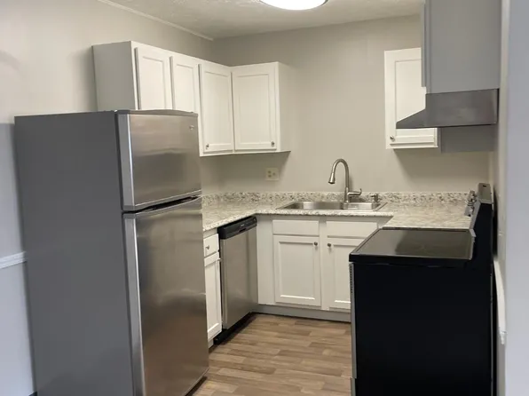 25 Oakhurst Dr #8, Munroe Falls, OH 44262