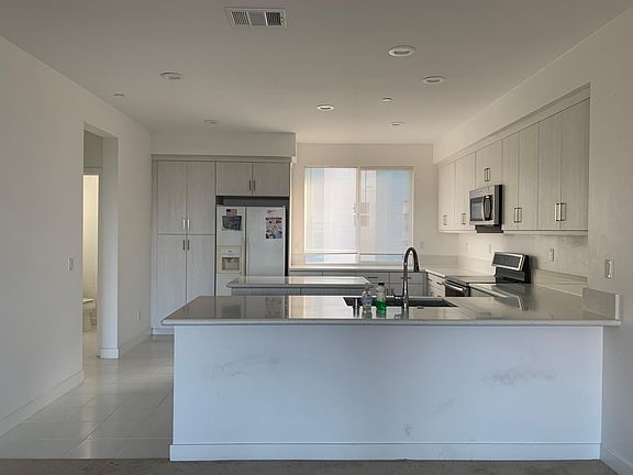 4th image of 755 Seaside St