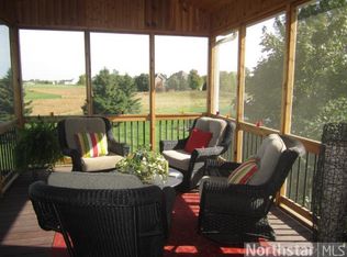 8917 Springwood Dr, Woodbury, MN 55125