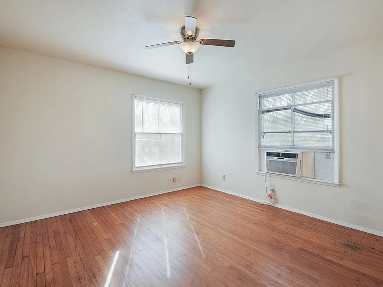 327 Olney Dr — Photo 8