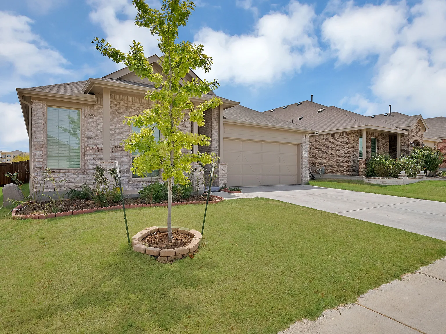 4 bed, 1998 sqft, $2,400 — Photo 3