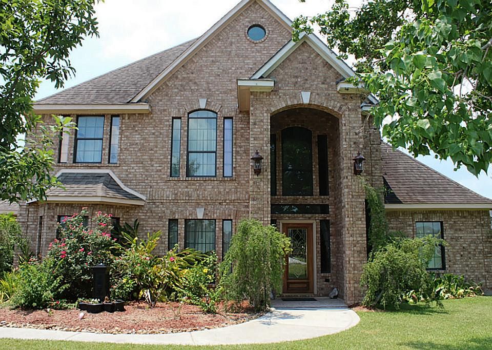 1st image of 10106 Travis Ln