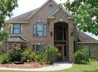 10106 Travis Ln, Mont Belvieu, TX 77523