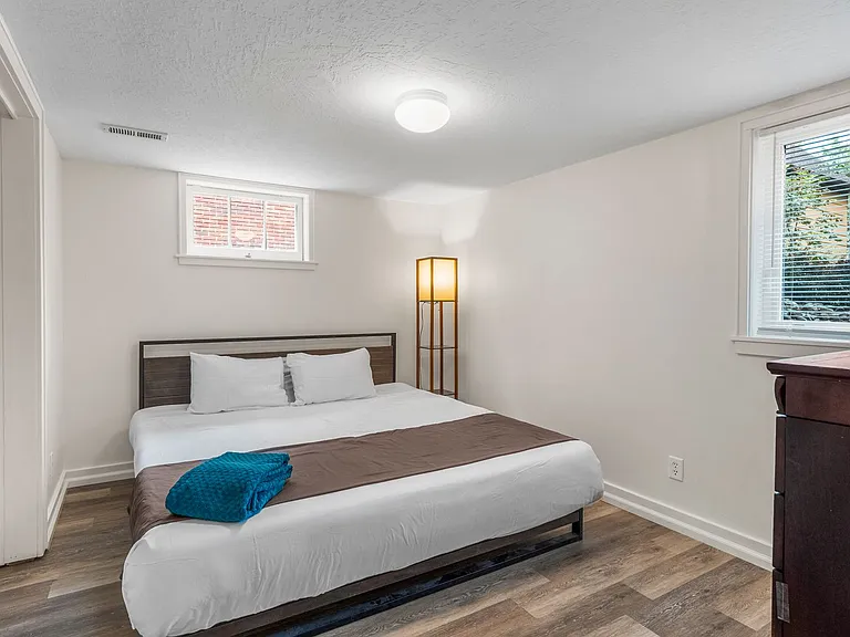 408 W 25th Ave — Photo 30