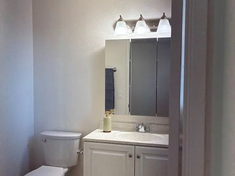Summit Creek Apartments — Photo 37