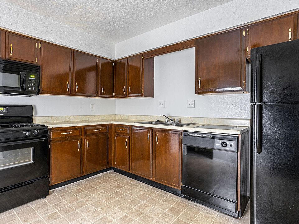 View High Lakes Apartments - 10611 E 98th Ter Kansas City MO | Zillow