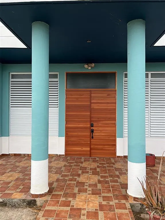 3 bed, 2.0 bath, 2300 sqft, $2,600 — Photo 2