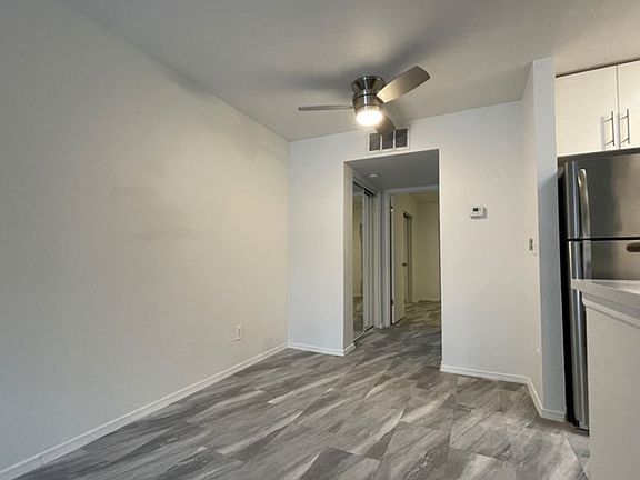 4th image of 1701 E Cambridge Ave APT 9