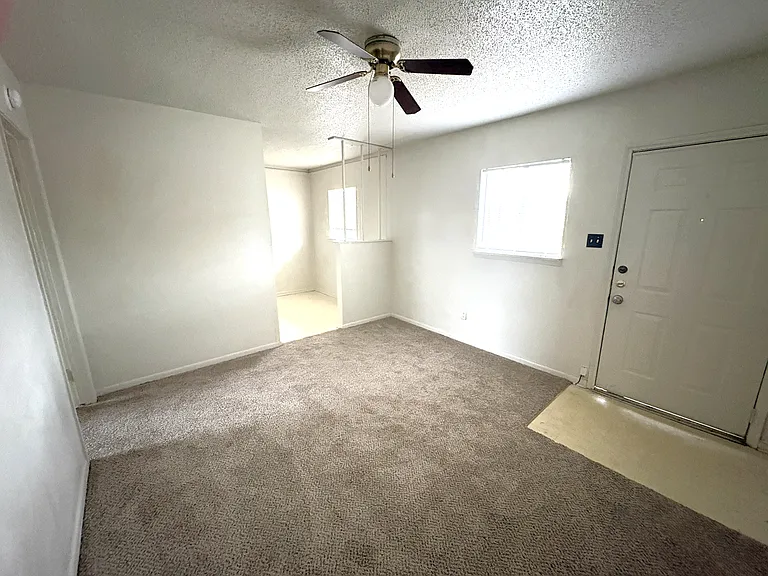 602 Sunset Ln #D — Photo 8