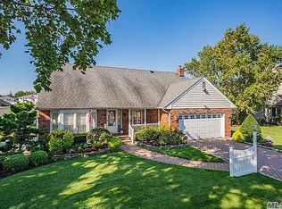 135 W Shore Dr, Massapequa, NY 11758