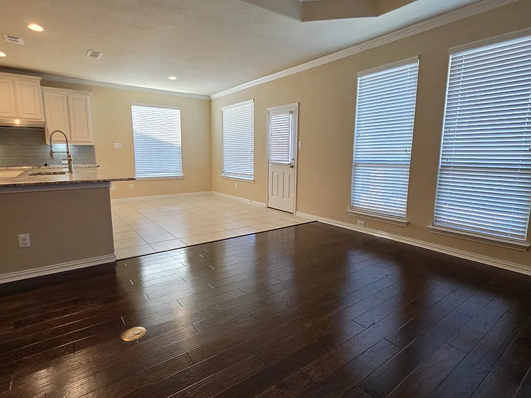 430 Brookdale Dr — Photo 5