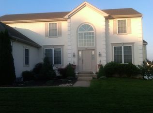 17 Waterview Dr, Sicklerville, NJ 08081