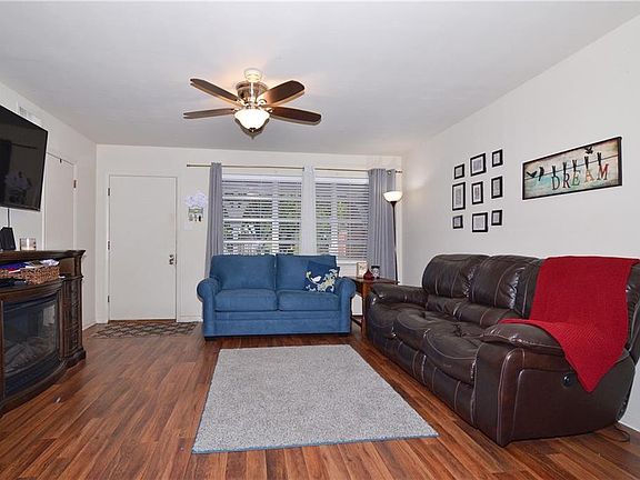 4th image of 708 Julia Ln