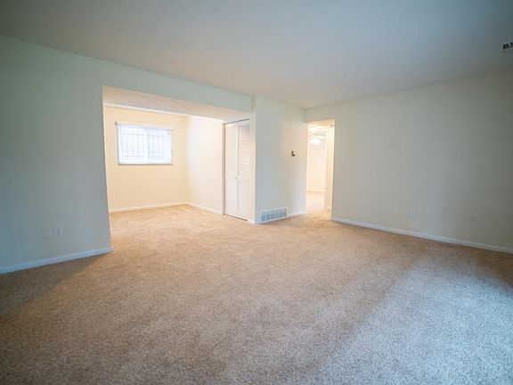 3rd image of 4006 Oak St