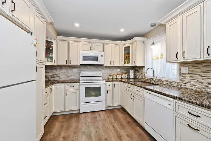 8604 W 95th Pl #202 — Photo 3