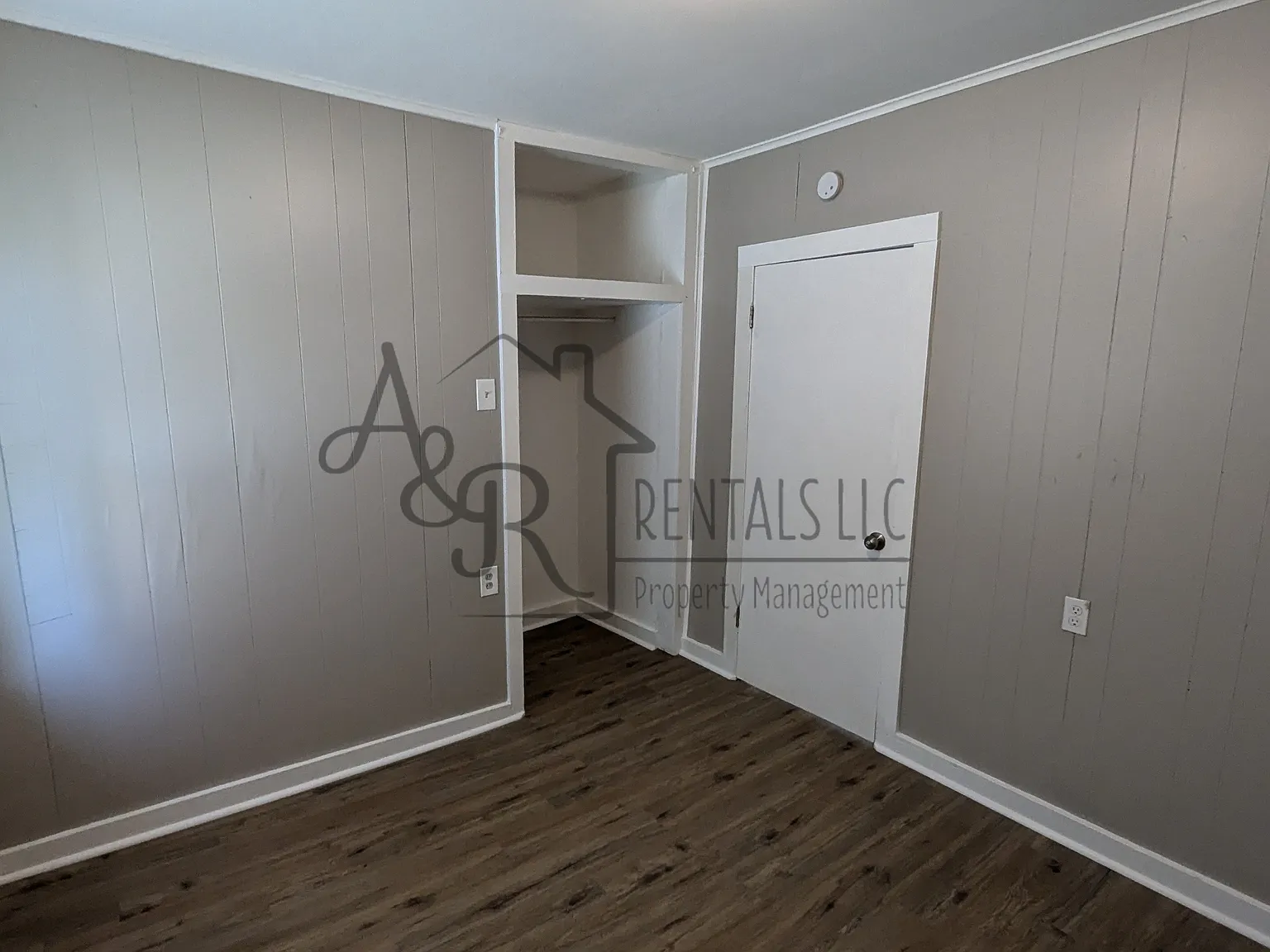 908 East 8th Street - 1 — Photo 4
