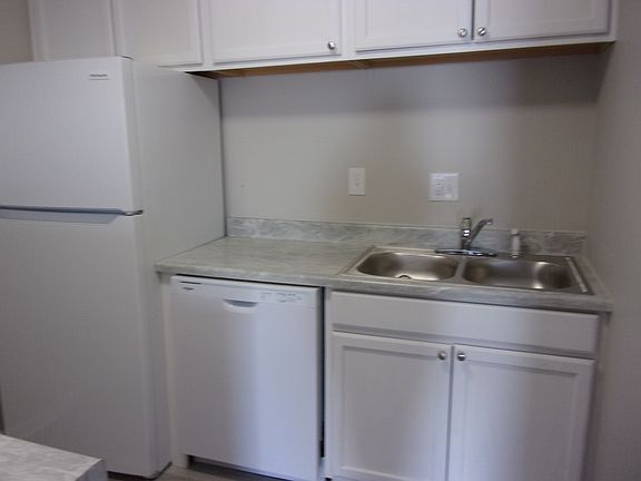 5th image of 413 Confederate Ave S #8