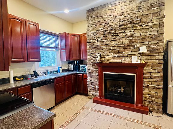 4th image of 47 Ridgedale Ave APT 3