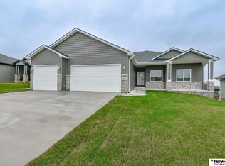 1125 Kantor Ln, Hickman, NE 68372
