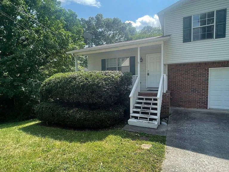 1215 Overton Ln — Photo 17