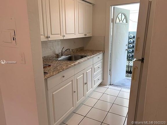 5th image of 1135 Euclid Ave #105
