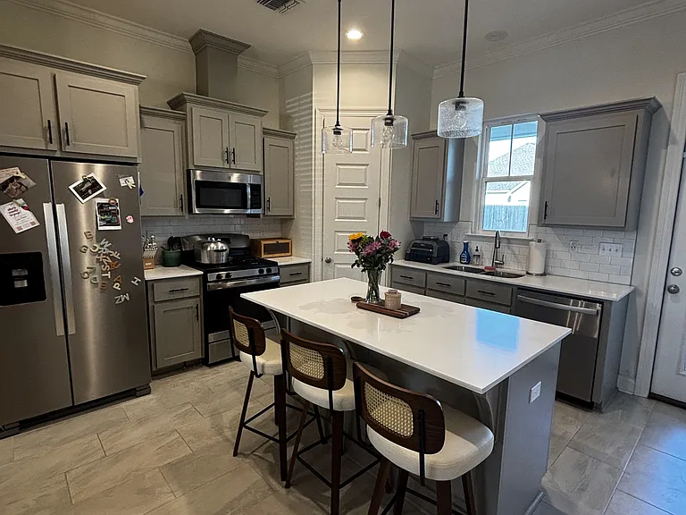 103 Bijou Dr — Photo 2