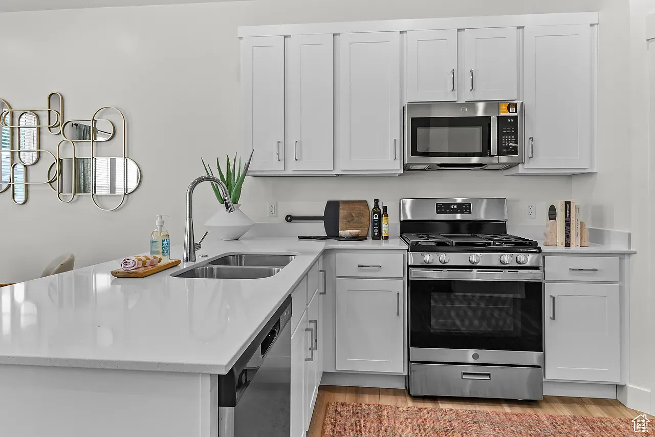 3 bed, 2.5 bath, 1544 sqft, $1,700 — Photo 3