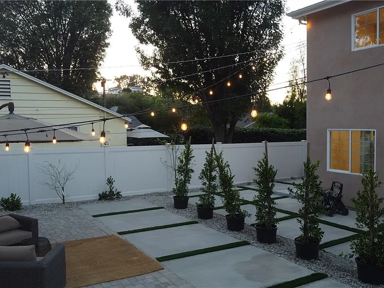 21233 Lopez St — Photo 18