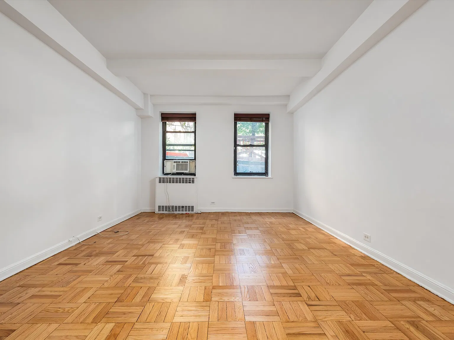 90 Park Terrace East — Photo 3