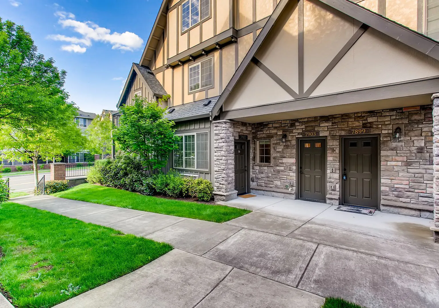 Modern Comfort Meets Effortless Hillsboro Living — Photo 1