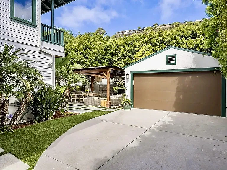 Dowling Dr — Photo 25