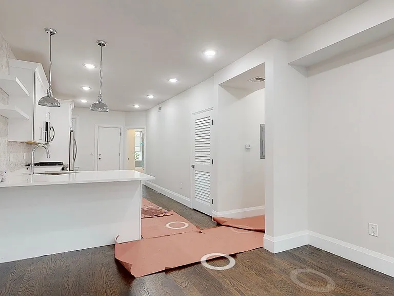 7 Strathmore Rd #2 — Photo 4