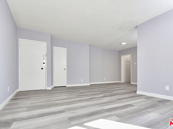 5th image of 3126 S Canfield Ave #8
