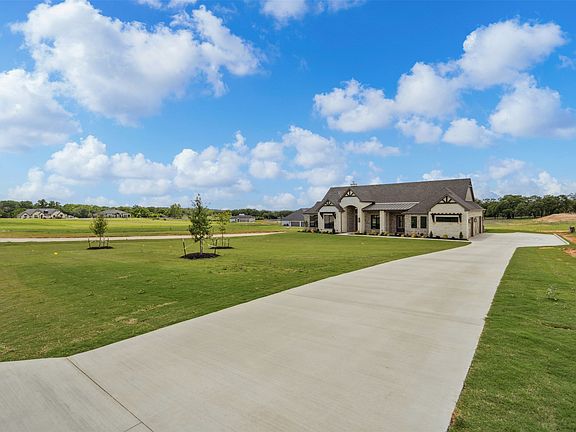 2nd image of 1027 Estancia Blvd