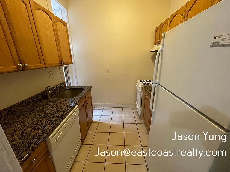 27 Queensberry St #2 — Photo 10