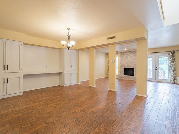 3rd image of 2406 Lindenwood Dr