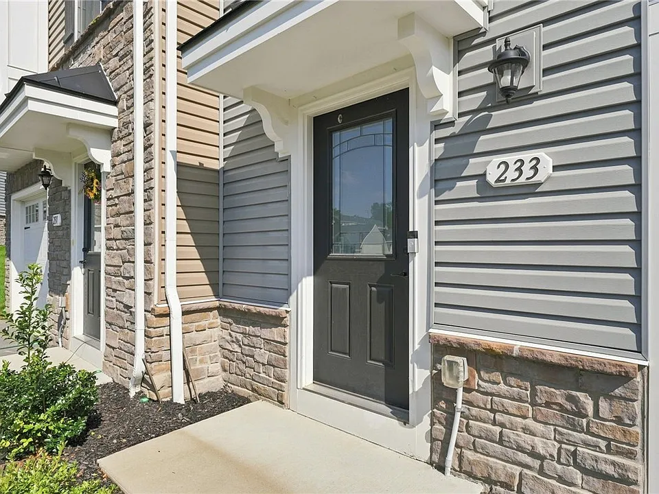 233 Chesna Dr
