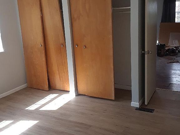 4th image of 156 W Felton Ave