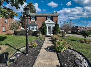 933 Fanshawe St, Philadelphia, PA 19111