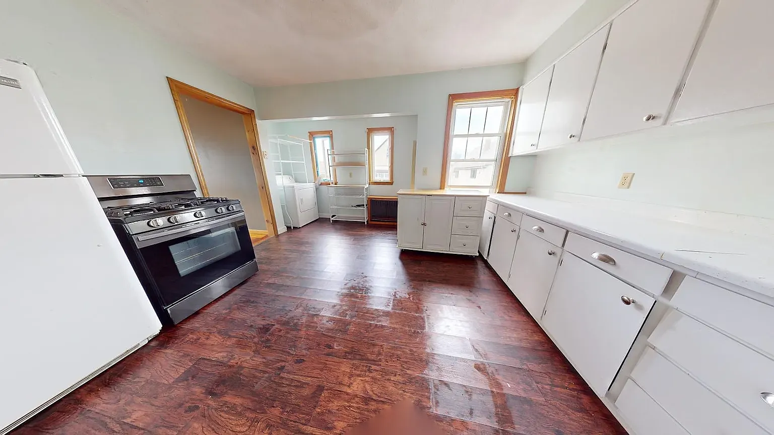 4 bed, 1900 sqft, $4,500 — Photo 2