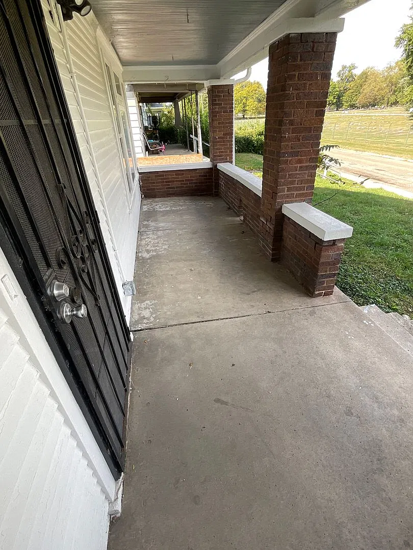 2 bedroom 1 Bath Single Home — Photo 2