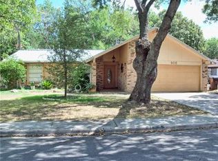 808 Center St, Lockhart, TX 78644