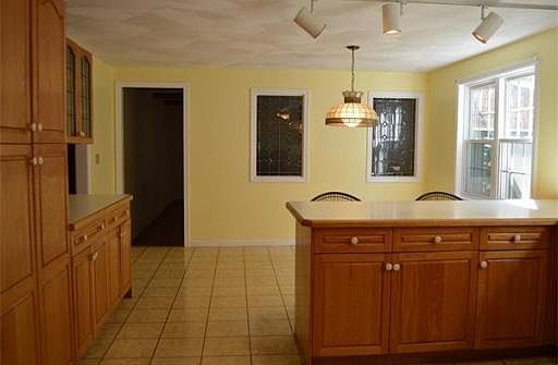 4th image of 25 Howard Dr
