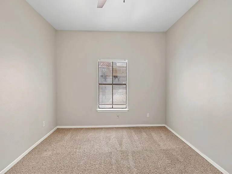 712 Graham Pl #203 — Photo 16