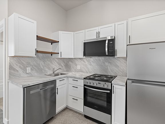 4th image of 208 W Mount Rushmore Rd #10