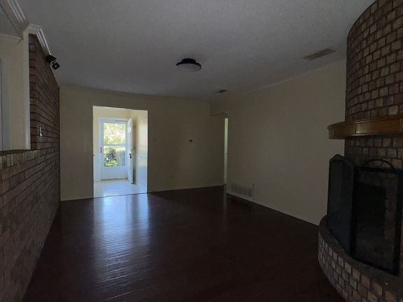 5th image of 2416 Montclair Ct