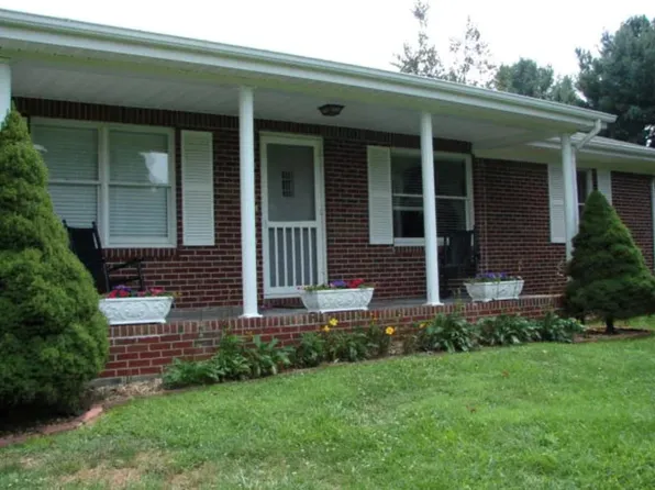 21246 Lake Rd, Abingdon, VA 24211