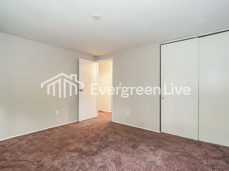 4917 Majestic Dr E — Photo 9