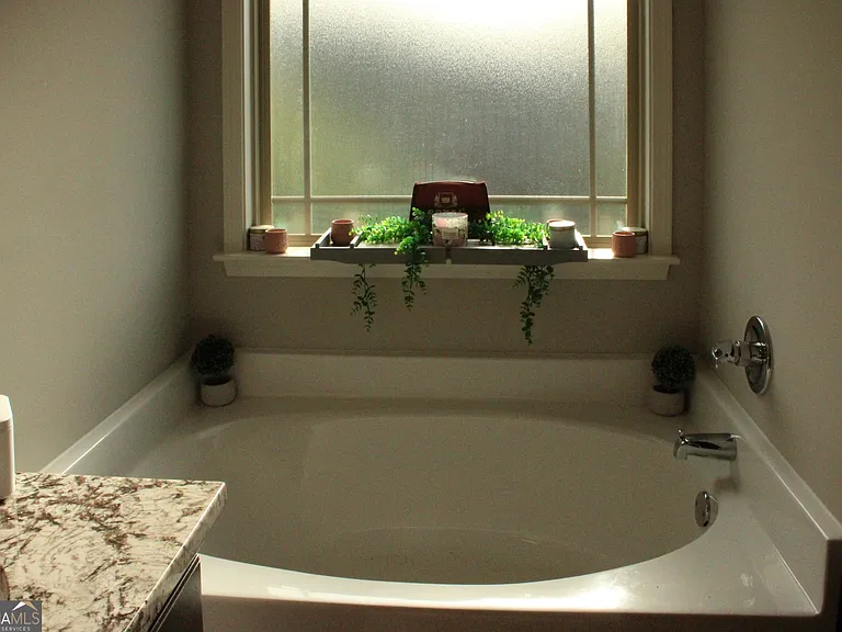 111 Sourwood Ln — Photo 14
