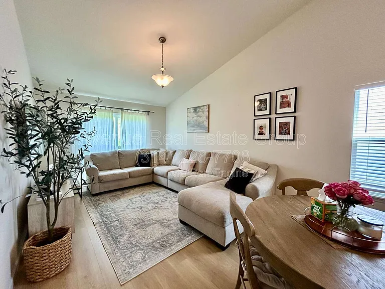 514 Rolling Meadow Dr — Photo 4